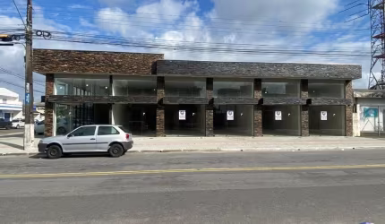 Loja para locação anual em Guaratuba -Sala comercial, 38,00 m2 útil, 2 banheiros e espaço descoberto nos fundos.