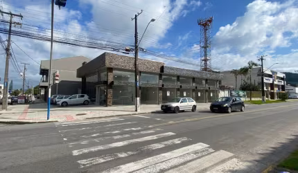 Loja para locação anual em Guaratuba -Sala comercial, 38,00 m2 útil, 2 banheiros e espaço descoberto nos fundos.