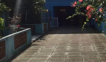 vende em Guaratuba, sobrado em ótima localização