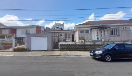 Casa com 2 quartos para alugar no Centro, Canoas  por R$ 7.800
