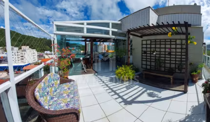 Cobertura com amplo terraço e jacuzzi à venda