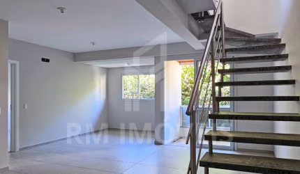 Deslumbrante cobertura duplex nova com 3 suítes espaçosas em Itacorubi!