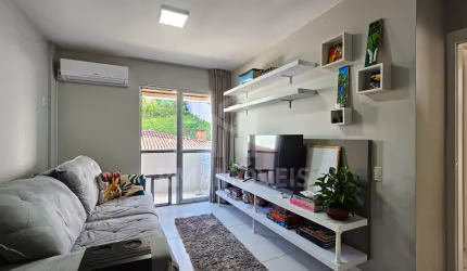 Apartamento de 02 dormitórios semimobiliado em frente à UFSC.