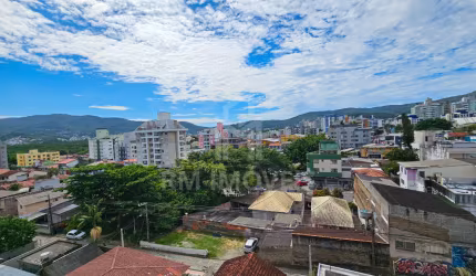 Apartamento de 2 dormitórios, sendo 1 suíte, mobiliado e com sol da manha.