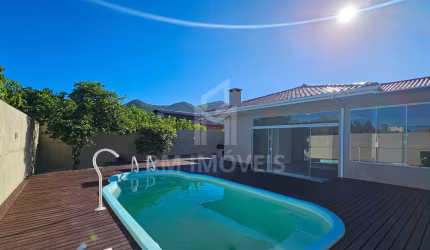 Casa de sonho de 3 dormitórios, 2 suítes, totalmente reformada e a poucos minutos da praia dos Açores. O lugar ideal para relaxar!