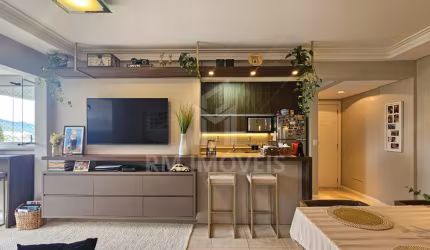 Lindo apartamento mobiliado de 2 dormitórios, sendo 1 suíte, com 1 vaga de garagem + hobby-box.