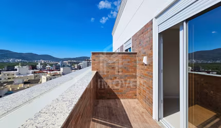 Cobertura dúplex nova de 3 dormitórios, sendo 2 suítes mais lavabo, 2 vagas de garagem e hobby-box, na Rua Lauro Linhares!
