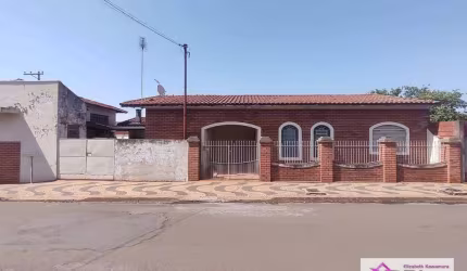 Casa com 2 dormitórios e ponto comercial à venda, 204 m² por R$ 450.000 - Jardim Coloninha Cláudia - Leme/SP