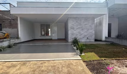 Casa com 3 dormitórios à venda, 126 m² por R$ 690.000,00 - Parque Residencial Santa Helena - Leme/SP