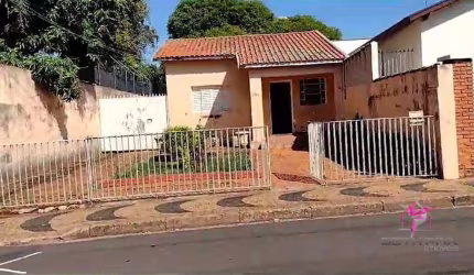 Casa com 2 dormitórios à venda, 71 m² por R$ 270.000,00 - Centro - Leme/SP