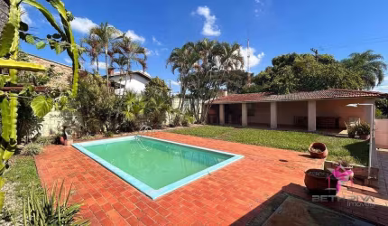 Casa com 3 dormitórios à venda, 208 m² por R$ 900.000 - Centro - Santa Cruz da Conceição/SP