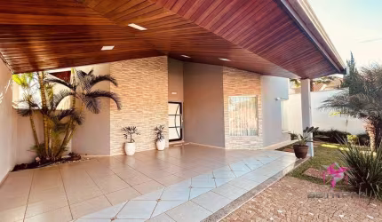 Casa com 3 dormitórios à venda, 212 m² por R$ 970.000,00 - Jardim Clube do Bosque - Leme/SP