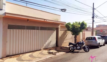 Casa à venda no Centro em Leme/SP