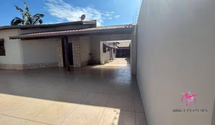 Casa com 3 dormitórios à venda, 209 m² por R$ 735.000 - Jardim do Bosque - Leme/SP