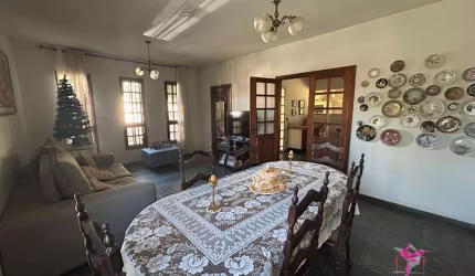Casa com 4 dormi - Centro - Santa Cruz da Conceição/SP