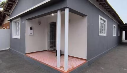 Casa com 3 dormitórios - Centro - Leme/SP