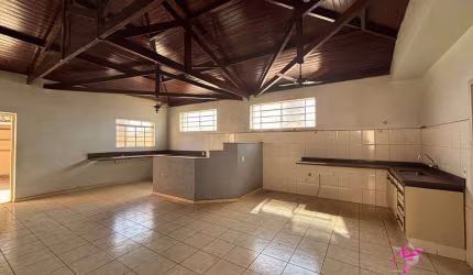 Casa com 4 dormitórios, 177 m² - venda por R$ 600.000,00 ou aluguel por R$ 3.000,00/mês - Centro - Leme/SP
