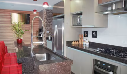 Triplex lindo e em excelente localização no Xaxim - Vale a pena conhecer!