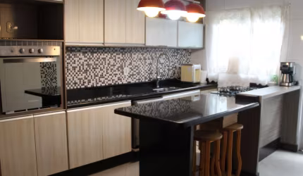 Casa terrea no CIC em rua sem saída