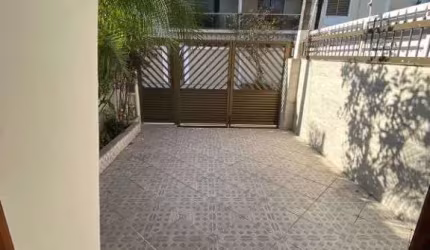 Sobrado com 3 dormitórios à venda, 100 m² por R$ 800.000 - Ponta da Praia - Santos/SP