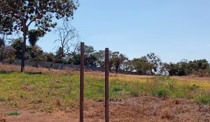 VENDO ÁREA DE 7.351,38 m² EM CONDOMÍNIO FECHADO.