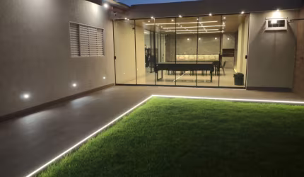 LINDA CASA 5 QUARTOS, DE ESQUINA A VENDA NO SETOR BUENO