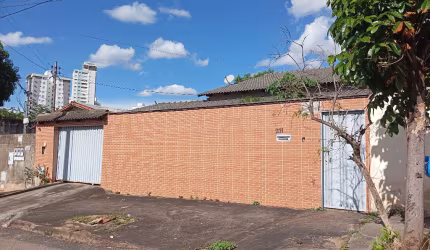 VENDO CASA DE 233m², 4 QUARTOS NO PARQUE AMAZÔNIA.