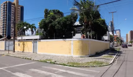 Casa comercial, 8 salas, 424m2, piscina, terreno 14,5x30, com 1°andar.Manaíra