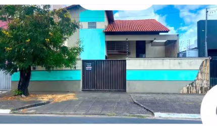 Casa com 4 quartos, 280m2, 5 vagas de garagem, terreno 12x26.Bancários