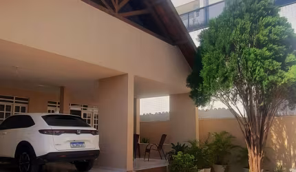 Casa no catolé, 210m2, 3 suítes, 3 salas, 4 vagas de garagem, posição nascente, terreno 13x30