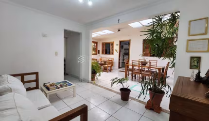 Casa a Venda no Veleiros com 3 Dormitórios e 2 Vagas de Garagem