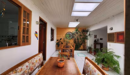 Casa a Venda no Veleiros com 3 Dormitórios e 2 Vagas de Garagem