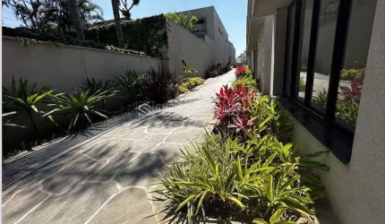 Casa à Venda em Condomínio Hipíca Max Garden com 4 Suítes 6 Vagas de Garagem
