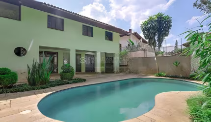 Sobrado 4 Dormitórios 2 Suítes 5 Vagas com Piscina à Venda no Bolsão