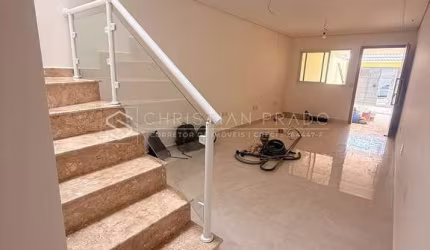 Sobrado à Venda com 3 dormitórios 3 Suítes e 2 Vagas em Jardim Palmares