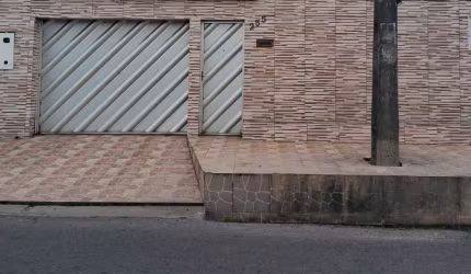 CASA BAIRRO DE FLORES Próximo a Faculdade Nilton Lins