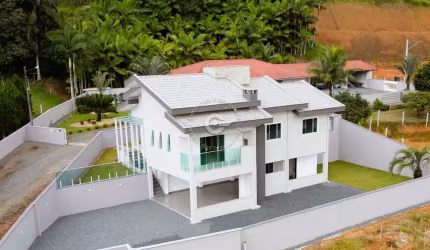 Casa com 4 quartos à venda na Rua Artur Sardagna, 85, Caixa D'Água, Guaramirim, 189 m2 por R$ 1.099.000