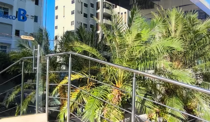 Belíssima sala comercial na área da saúde bairro Jardim das Américas
