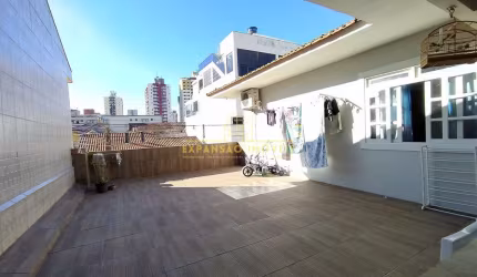 IMPERDÍVEL Casa com 173m2 , 06 dormitórios à venda, Kobrasol, São José, SC, 02 vagas de garagem. Im