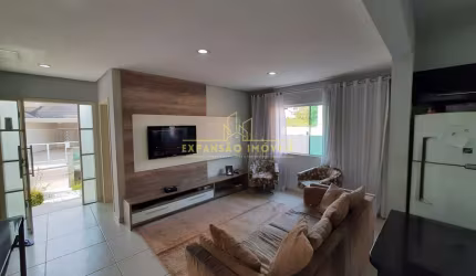 CASA COM AMPLA AREA DE LAZER. Imóvel com 205m² privativos, 03 dormitórios sendo 01 suite e 02 demi-
