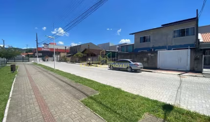 CASA EM SÃO JOSÉ, LISBOA, FRENTE A PRAÇA DO BAIRRO. OPORTUNIDADE LUCRATIVA!