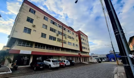 Apartamento em Barreiros, São José, com 3 dormitórios SEM suíte. 85m2 de área privativa.