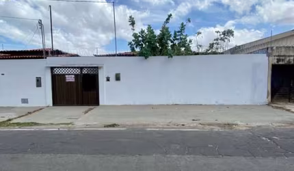 Aluguel Casa Jardim São Francisco - 4 Dorms, 180m², R$3300