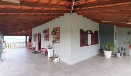 Chácara Maravilhosa, Bem Localizada e Por Um Valor DIFERENCIADO!