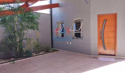 Ótima casa sobrado com 3 dormitórios, 1 suíte.
