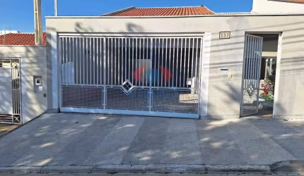 Linda casa de 3 dormitórios, suíte e churrasqueira