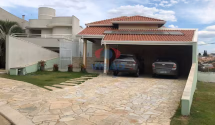 Sobrado em condomínio fechado, com ótima localização!