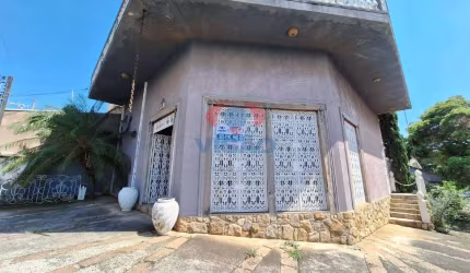 Salão comercial com 120 m², localizado no bairro Jd. Regina para locação!