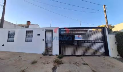 Linda casa para locação com espaços amplos, área gourmet e piscina.
