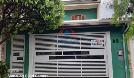 Linda Casa a Venda com 3 Dormitórios sendo 2 Suítes, 2 varandas, churrasqueiras e garagem para 2 carros no Jardim Umuarama em Indaiatuba SP.